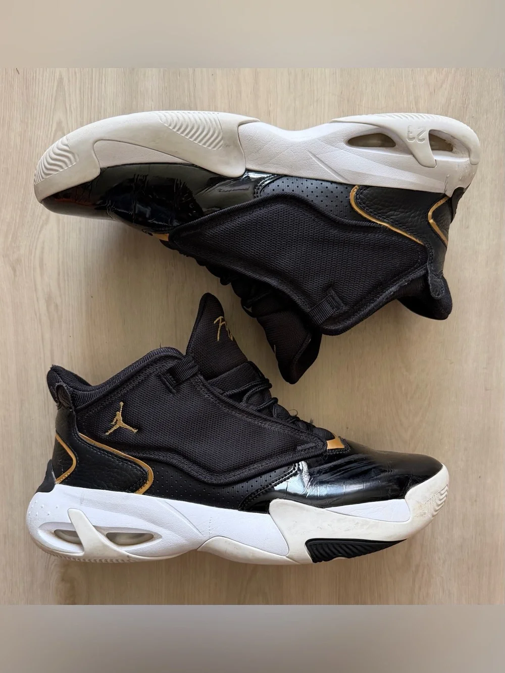 Air Jordan Max Aura 4 Gold Black Sneaker Sz 10.5 *See Pics